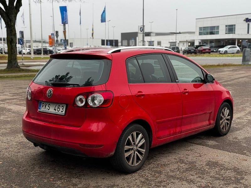 Begagnad VW Golf Plus Cross Style 105 HK (77 kW) 2012 Röd Minibuss