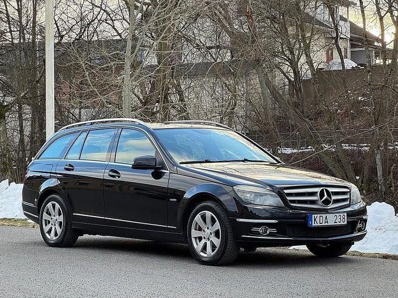 Svart Begagnad 2009 Mercedes C180 Avantgarde Kombi | 69 900 kr (Marknadspris) - Bild 1/4