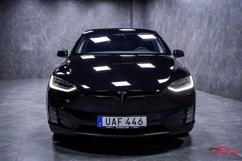 Begagnad Tesla Model X 386 kW (525 HK) 2018 Svart SUV