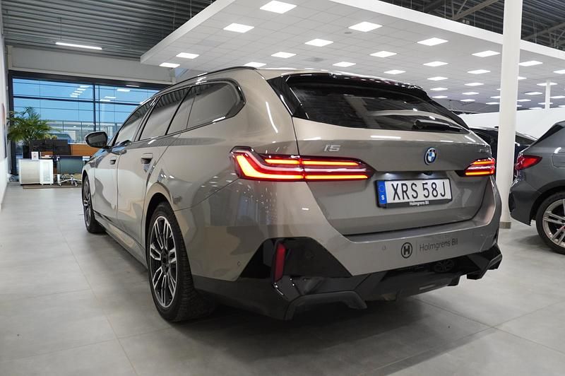 Begagnad BMW i5 Comfort Edition 250 kW (340 HK) 2025 Grå Kombi