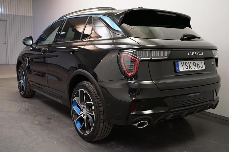 Begagnad Lynk & Co 01 264 HK (194 kW) 2023 Svart SUV