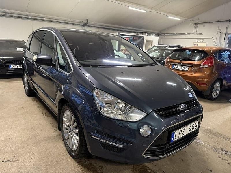 Grå Begagnad 2011 Ford S-MAX Business Edition Minibuss | 89 800 kr (Marknadspris) - Bild 1/4