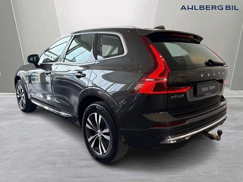Begagnad Volvo XC60 Core 355 HK (261 kW) 2023 Grå SUV