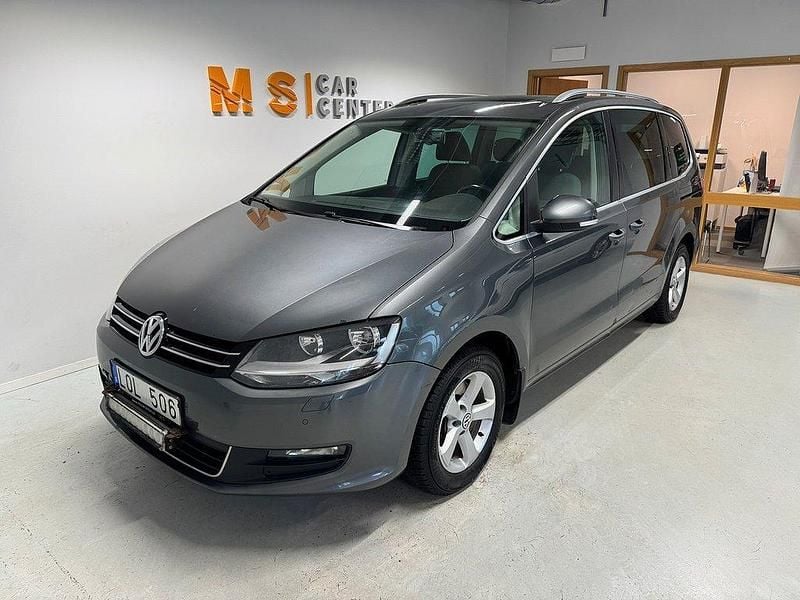 Grå Begagnad 2011 VW Sharan Minibuss | 87 900 kr (Marknadspris) - Bild 1/4