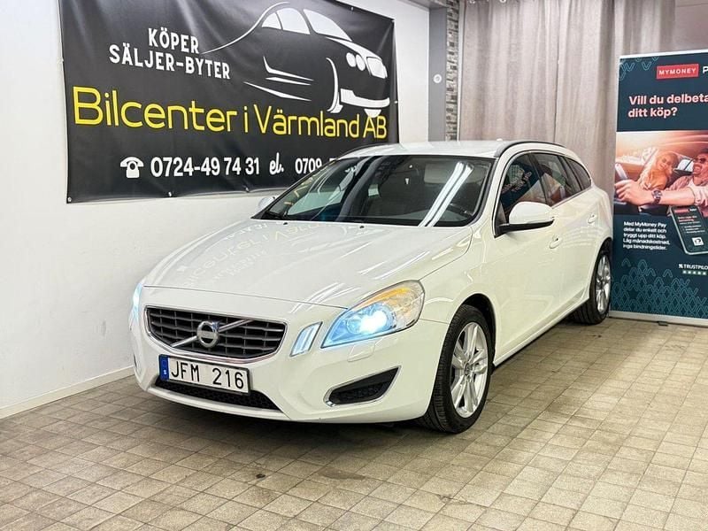 Vit Begagnad 2012 Volvo V60 Momentum Kombi | 69 900 kr (Marknadspris) - Bild 1/4