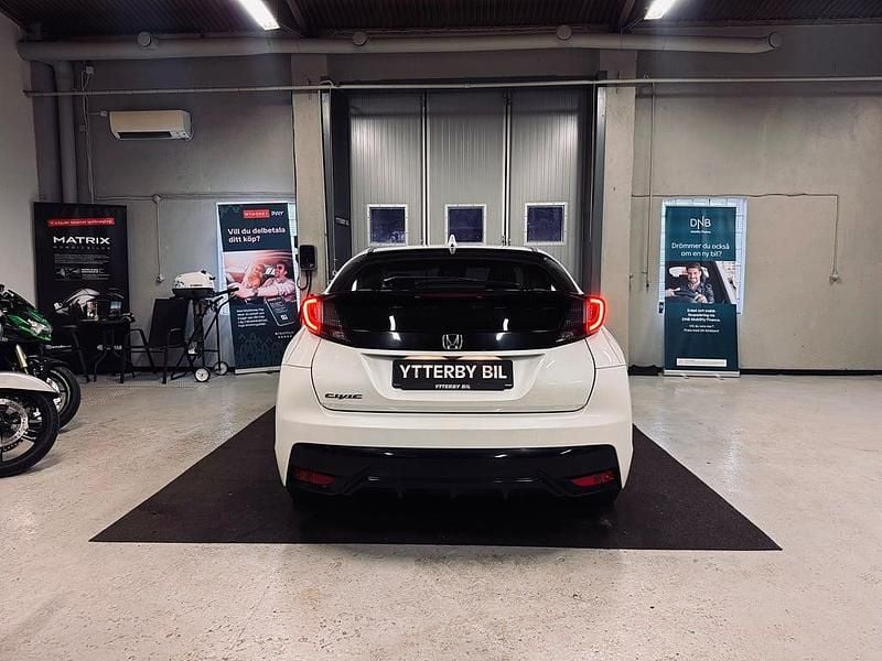 Begagnad Honda Civic Comfort 99 HK (72 kW) 2015 Vit Halvkombi