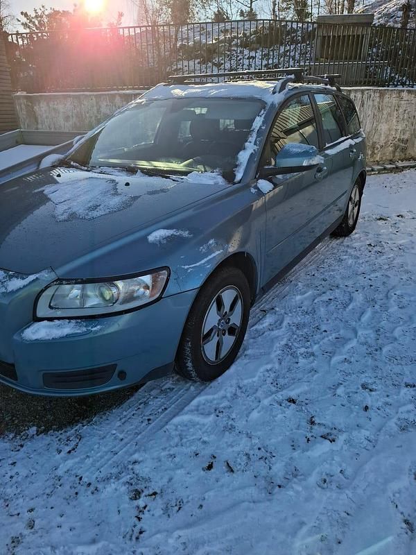 Begagnad 2010 Volvo V50 Kombi | 28 000 kr (Lite dyr) - Bild 1/4