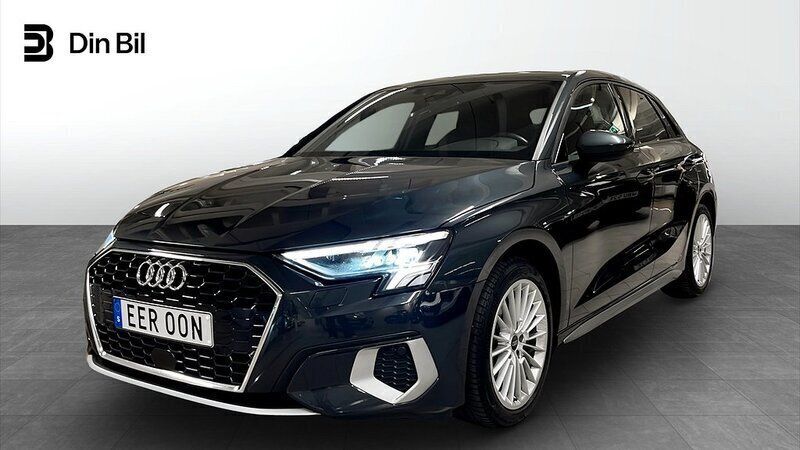Grå (manhattangrå metallic) Begagnad 2023 Audi A3 Sportback Advanced Halvkombi | 269 000 kr (Marknadspris) - Bild 1/4