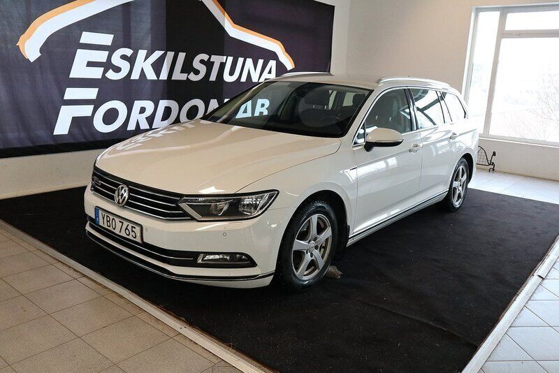 Vit Begagnad 2016 VW Passat GT Kombi | 144 900 kr (Bra pris) - Bild 1/4