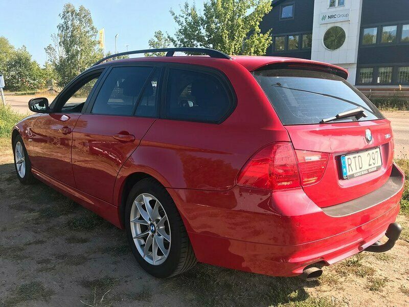 Begagnad BMW 316 Comfort Edition 123 HK (90 kW) 2009 Röd Kombi