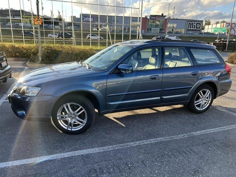Blå Begagnad 2006 Subaru Outback SUV | 79 000 kr (Marknadspris) - Bild 1/4