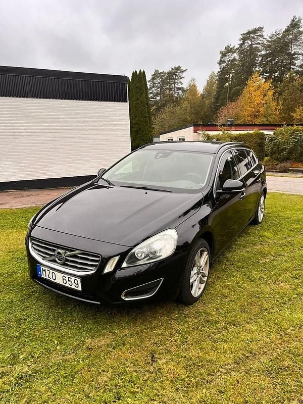 Begagnad 2013 Volvo V60 Kombi | 95 000 kr - Bild 1/4