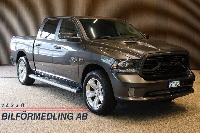 Svart Begagnad 2018 RAM 1500 Pickup | 399 000 kr (Marknadspris) - Bild 1/4