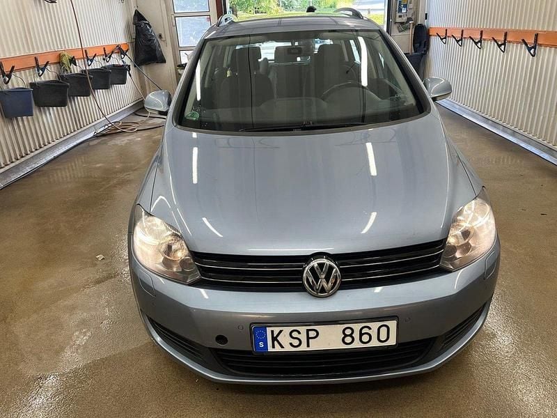 Blå Begagnad 2011 VW Golf Plus Cross Minibuss | 59 900 kr (Marknadspris) - Bild 1/4
