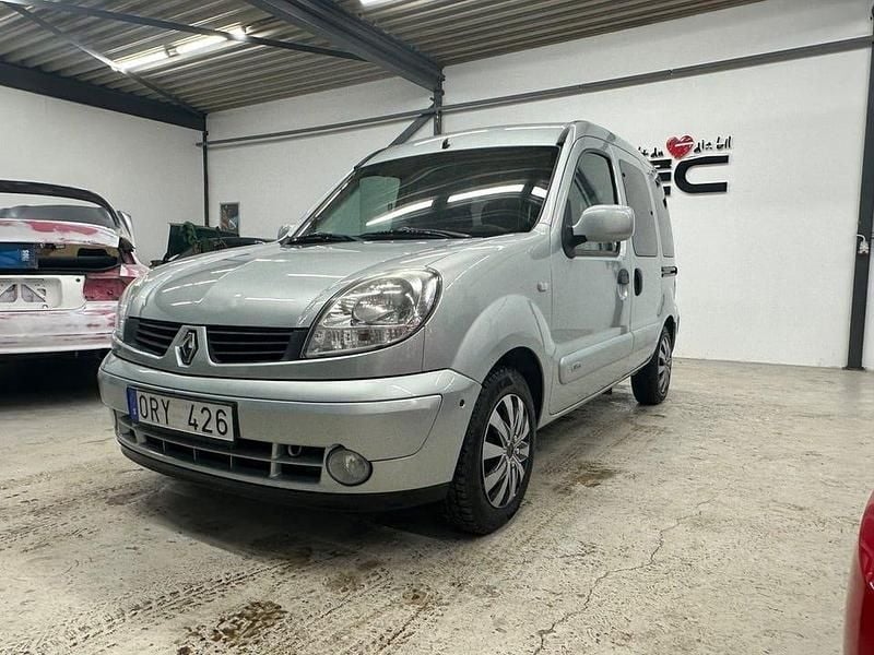 Begagnad Renault Kangoo 95 HK (69 kW) 2008 Grå Minibuss
