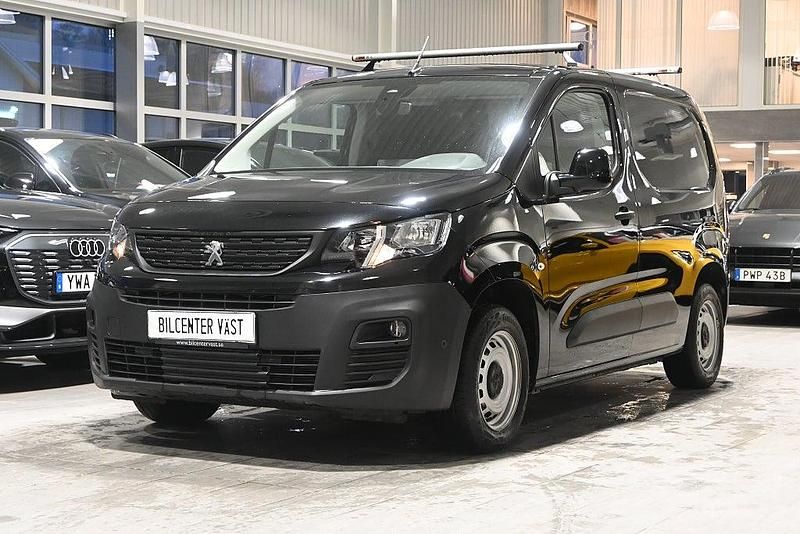 Svart Begagnad 2021 Peugeot Partner Minibuss | 159 000 kr (Marknadspris) - Bild 1/4