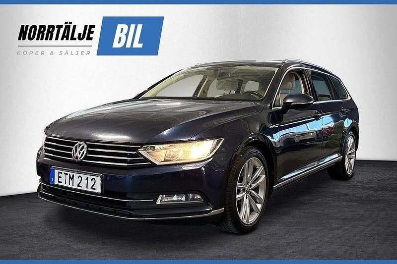 Mörkblå Begagnad 2015 VW Passat Kombi | 124 900 kr (Marknadspris) - Bild 1/3