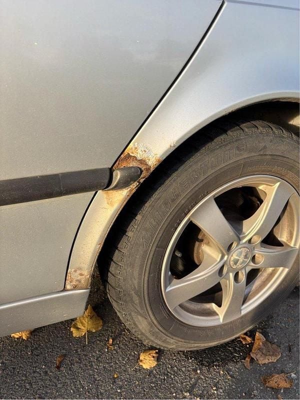 Grå Begagnad 2000 Saab 9-3 Halvkombi | 12 500 kr (Superpris) - Bild 1/4