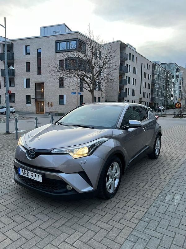 Begagnad 2019 Toyota C-HR Edition SUV | 216 000 kr (Marknadspris) - Bild 1/4