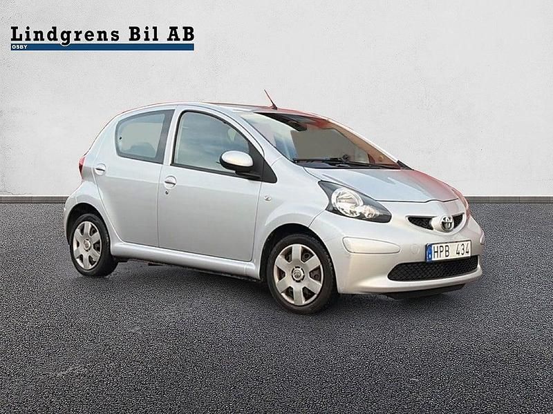 Silver Begagnad 2008 Toyota Aygo Halvkombi | 22 900 kr (Marknadspris) - Bild 1/4