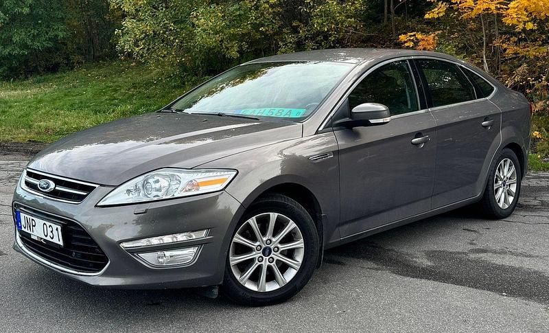 Brun Begagnad 2012 Ford Mondeo Business Edition Halvkombi | 79 900 kr (Lite dyr) - Bild 1/4