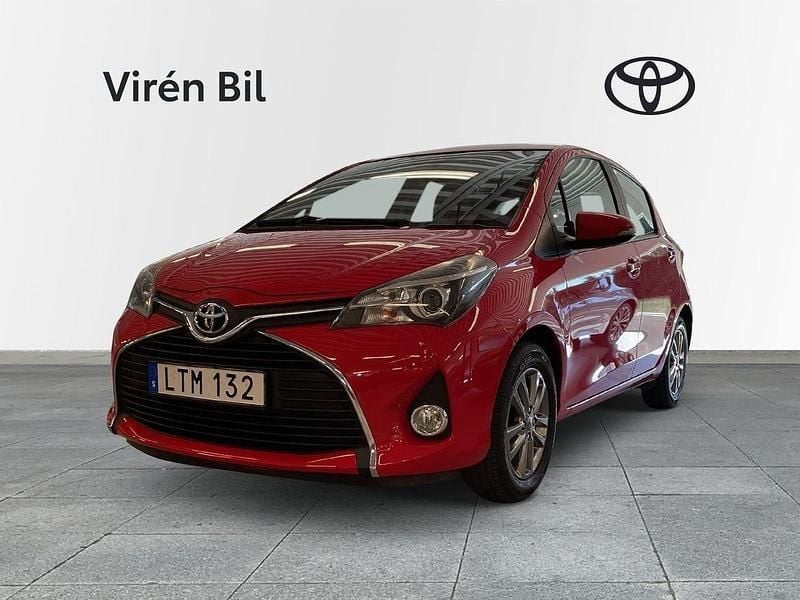 Röd Begagnad 2014 Toyota Yaris Active Halvkombi | 105 000 kr (Marknadspris) - Bild 1/4