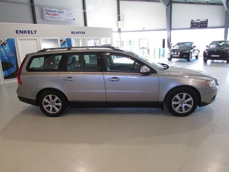 Begagnad Volvo V70 163 HK (119 kW) 2008 Ljusbrun Kombi