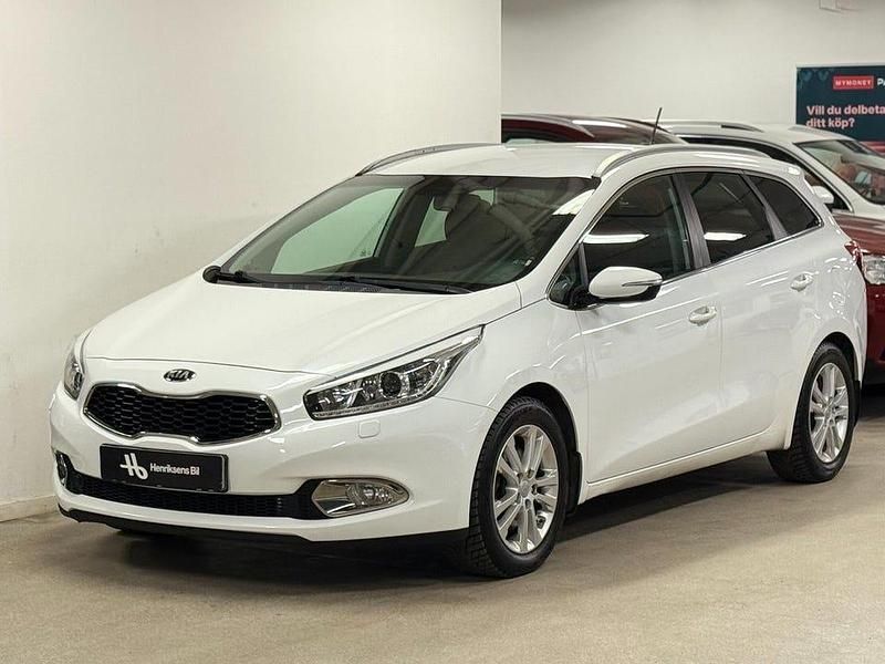 Vit Begagnad 2014 Kia Ceed Sportswagon Comfort Kombi | 89 900 kr (Marknadspris) - Bild 1/4