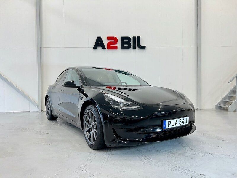 Svart Begagnad 2022 Tesla Model 3 Standard Range Sedan | 424 900 kr - Bild 1/4