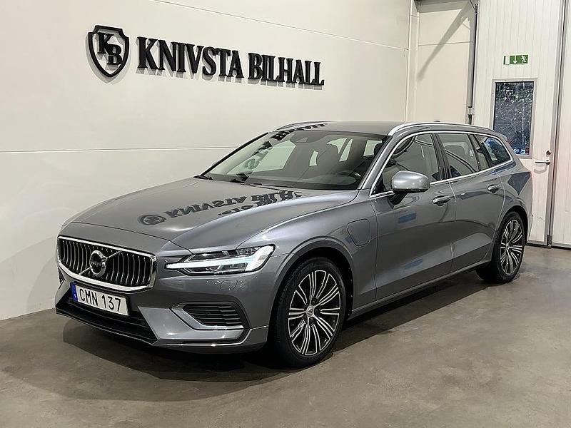 Grå Begagnad 2021 Volvo V60 Inscription Kombi | 307 800 kr (Marknadspris) - Bild 1/4