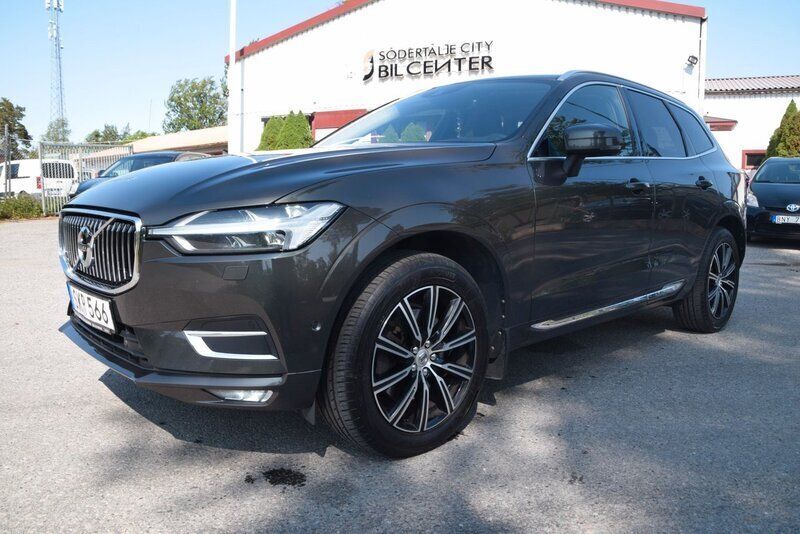 Mörkgrå Begagnad 2018 Volvo XC60 R-Design SUV | 344 900 kr (Lite dyr) - Bild 1/4