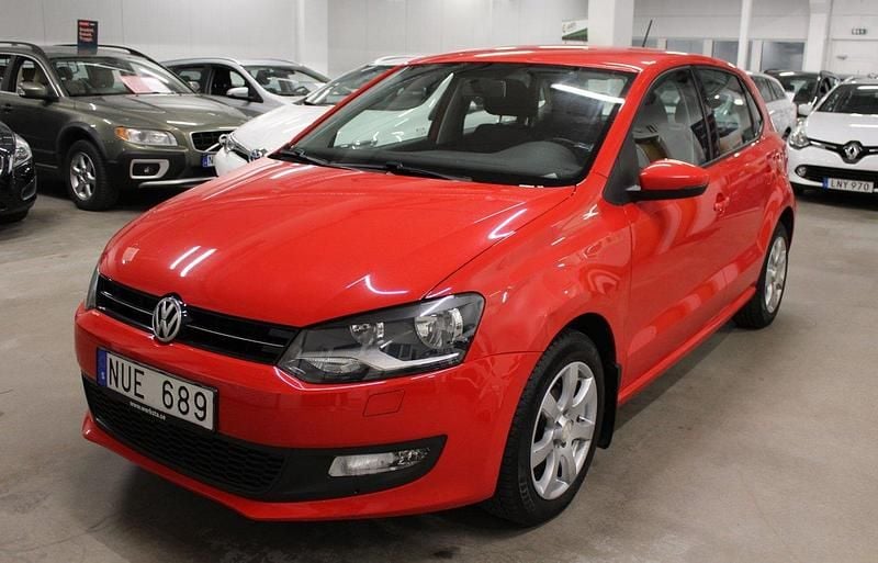Röd Begagnad 2012 VW Polo Comfortline Halvkombi | 100 000 kr (Marknadspris) - Bild 1/3