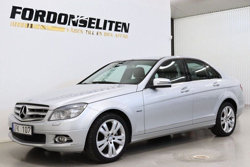 Silver Begagnad 2010 Mercedes C180 Avantgarde Sedan | 109 800 kr (Marknadspris) - Bild 1/4