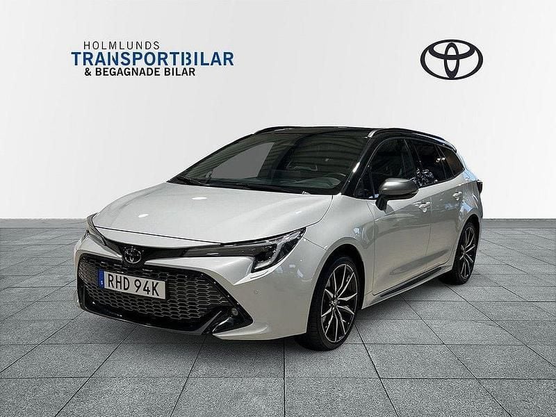 Grå Begagnad 2024 Toyota Corolla Sport Kombi | 379 900 kr (Lite dyr) - Bild 1/4