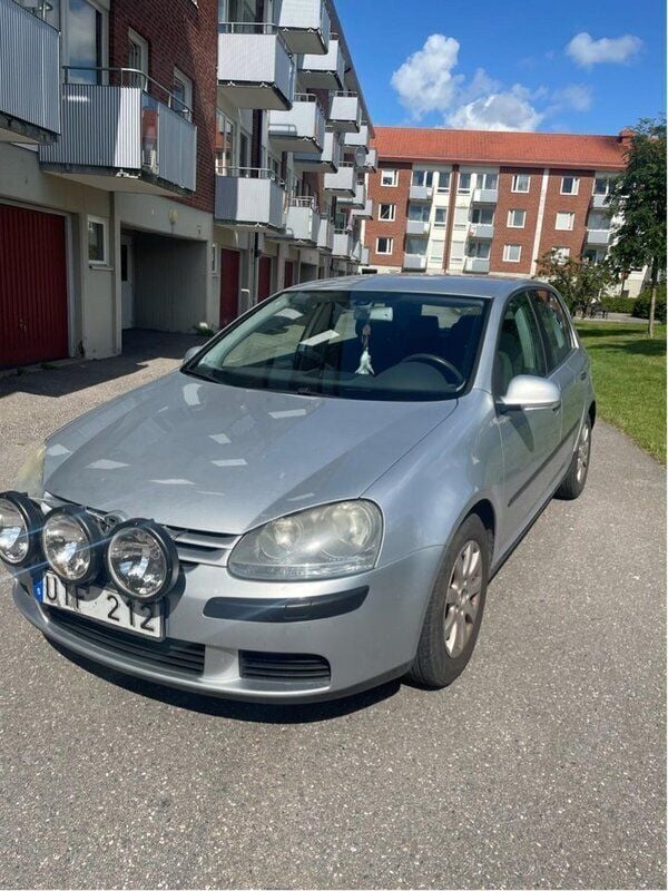 Silver Begagnad 2004 VW Golf IV Comfortline Halvkombi | 15 000 kr (Superpris) - Bild 1/1