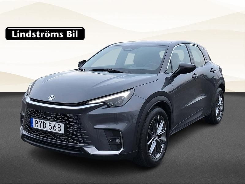Grå Begagnad 2024 Lexus LBX SUV | 389 000 kr (Dyr) - Bild 1/3