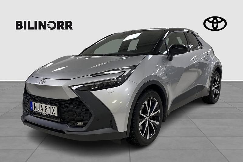 Silver Begagnad 2024 Toyota C-HR Style SUV | 369 000 kr (Superpris) - Bild 1/3