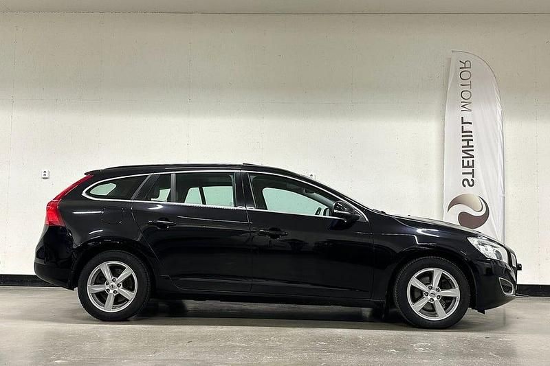 Begagnad Volvo V60 Momentum 163 HK (119 kW) 2012 Svart Kombi