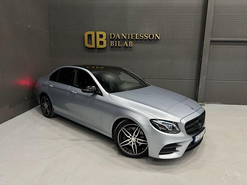 Flerfärgad (silver) Begagnad 2017 Mercedes E220 AMG line Sedan | 279 800 kr (Marknadspris) - Bild 1/4