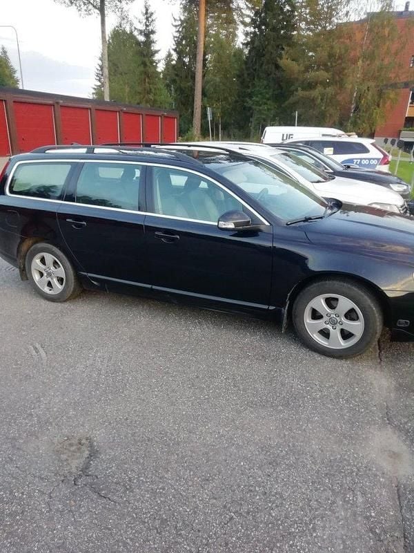 Svart Begagnad 2010 Volvo V70 Momentum Kombi | 55 000 kr (Superpris) - Bild 1/3