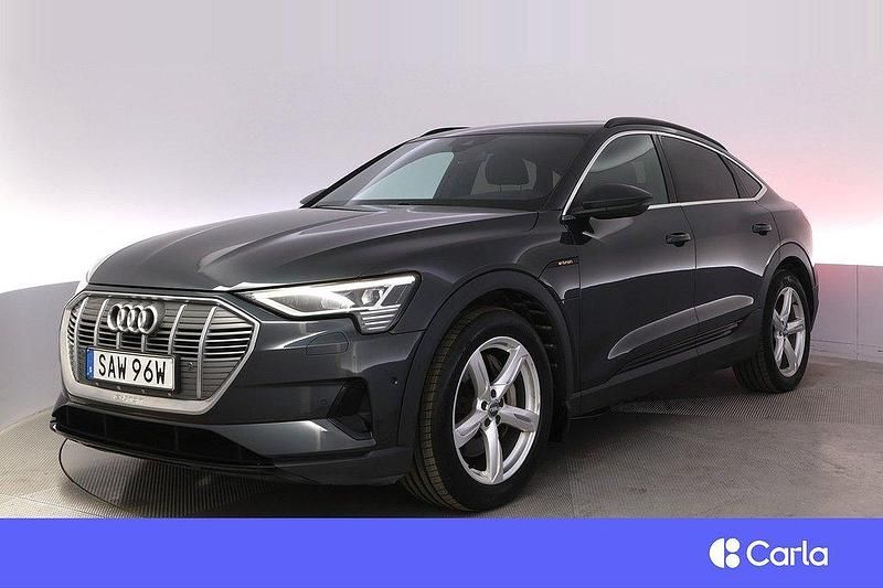 Grå Begagnad 2020 Audi e-tron Sportback SUV | 283 900 kr (Lite dyr) - Bild 1/4