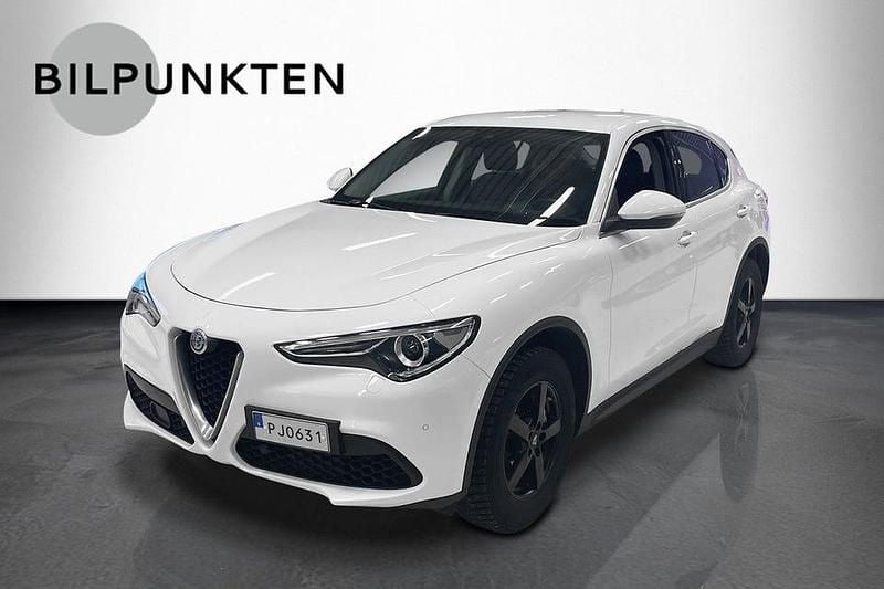 Vit Begagnad 2017 Alfa Romeo Stelvio Super SUV | 224 900 kr (Marknadspris) - Bild 1/4