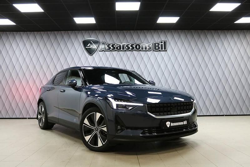 Mörkblå Begagnad 2022 Polestar 2 Pilot Halvkombi | 379 000 kr (Marknadspris) - Bild 1/4