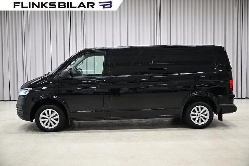 Svart Begagnad 2021 VW Transporter Van | 308 750 kr - Bild 1/4