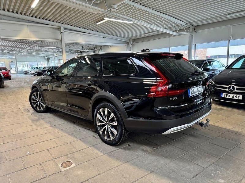 Begagnad Volvo V90 CC Plus 250 HK (183 kW) 2023 Svart Kombi