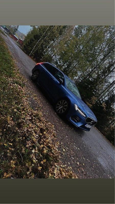 Blå Begagnad 2020 Volvo V90 R-Design Kombi | 310 000 kr (Superpris) - Bild 1/4