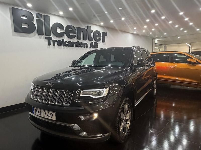 Svart Begagnad 2013 Jeep Grand Cherokee Summit SUV | 189 900 kr (Marknadspris) - Bild 1/4