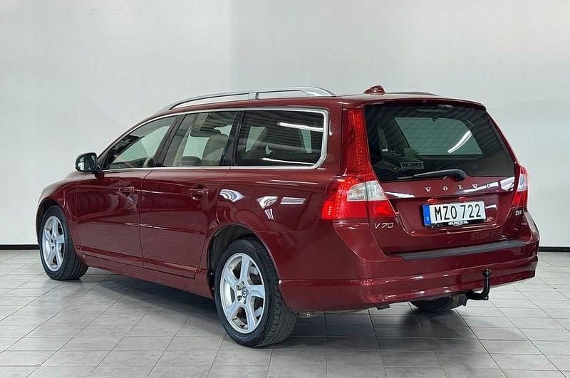 Begagnad Volvo V70 136 HK (100 kW) 2013 Vinröd Kombi