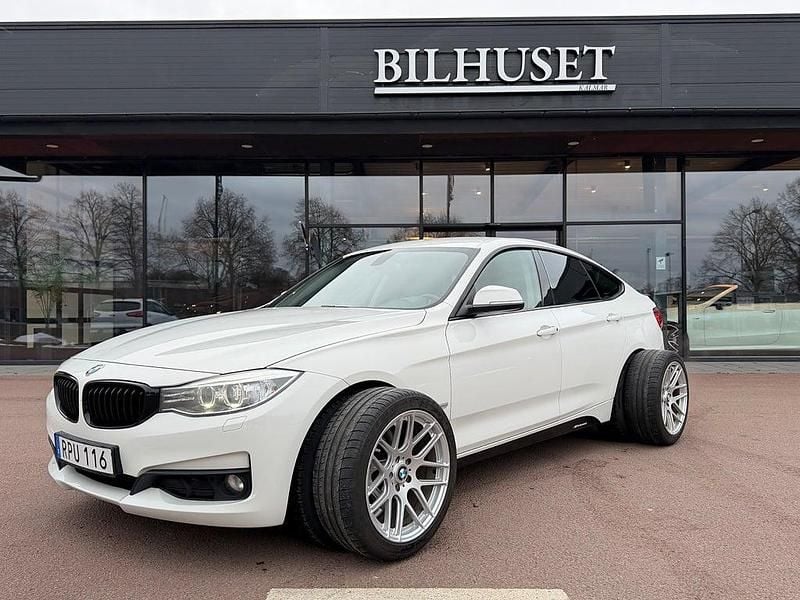 Vit Begagnad 2014 BMW 320 Gran Turismo Halvkombi | 109 900 kr (Marknadspris) - Bild 1/4