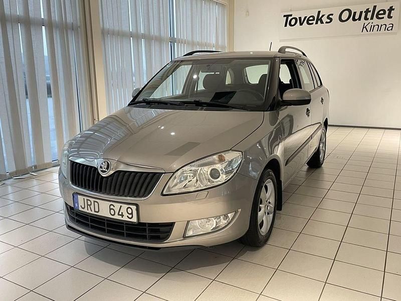Ljusbrun (brun) Begagnad 2013 Skoda Fabia Elegance Kombi | 49 900 kr (Marknadspris) - Bild 1/4